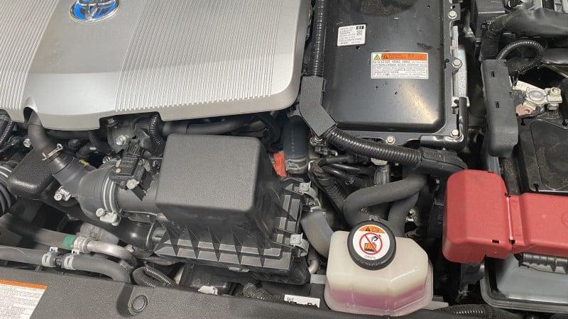 Płyn chłodzący inwertera w hybrydzie Toyota — dlaczego zaniedbanie kosztuje
